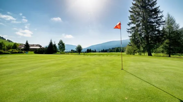 Green des Meisterschaftsplatz des Golfclub Lungau/Katschberg