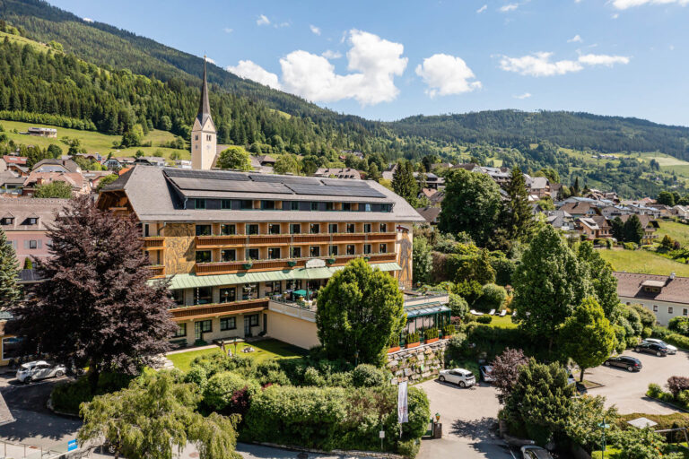 hotel wastlwirt aussen sommer