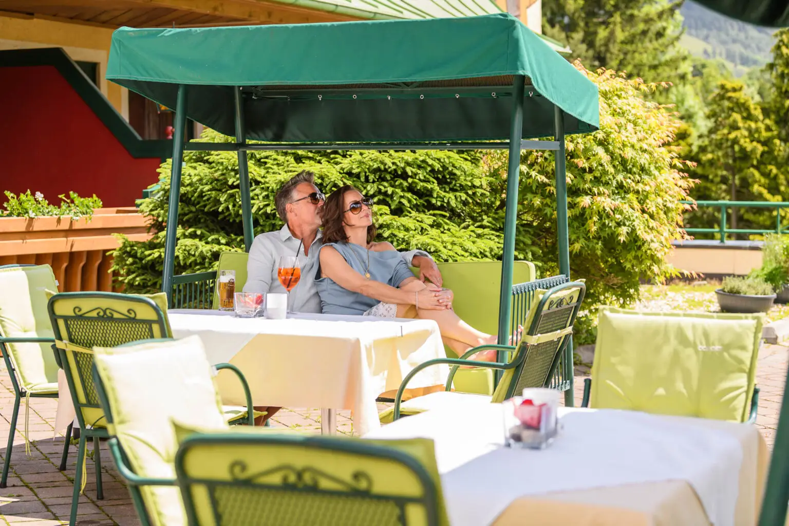 hotel wastlwirt aussen terrasse sommer