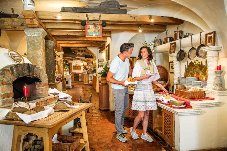 hotel wastlwirt fruehstuecks buffet 1