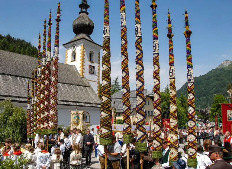 wastlwirt brauchtum prangstangen zederhaus