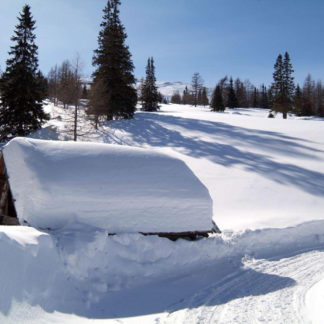 Heustadl im Schnee